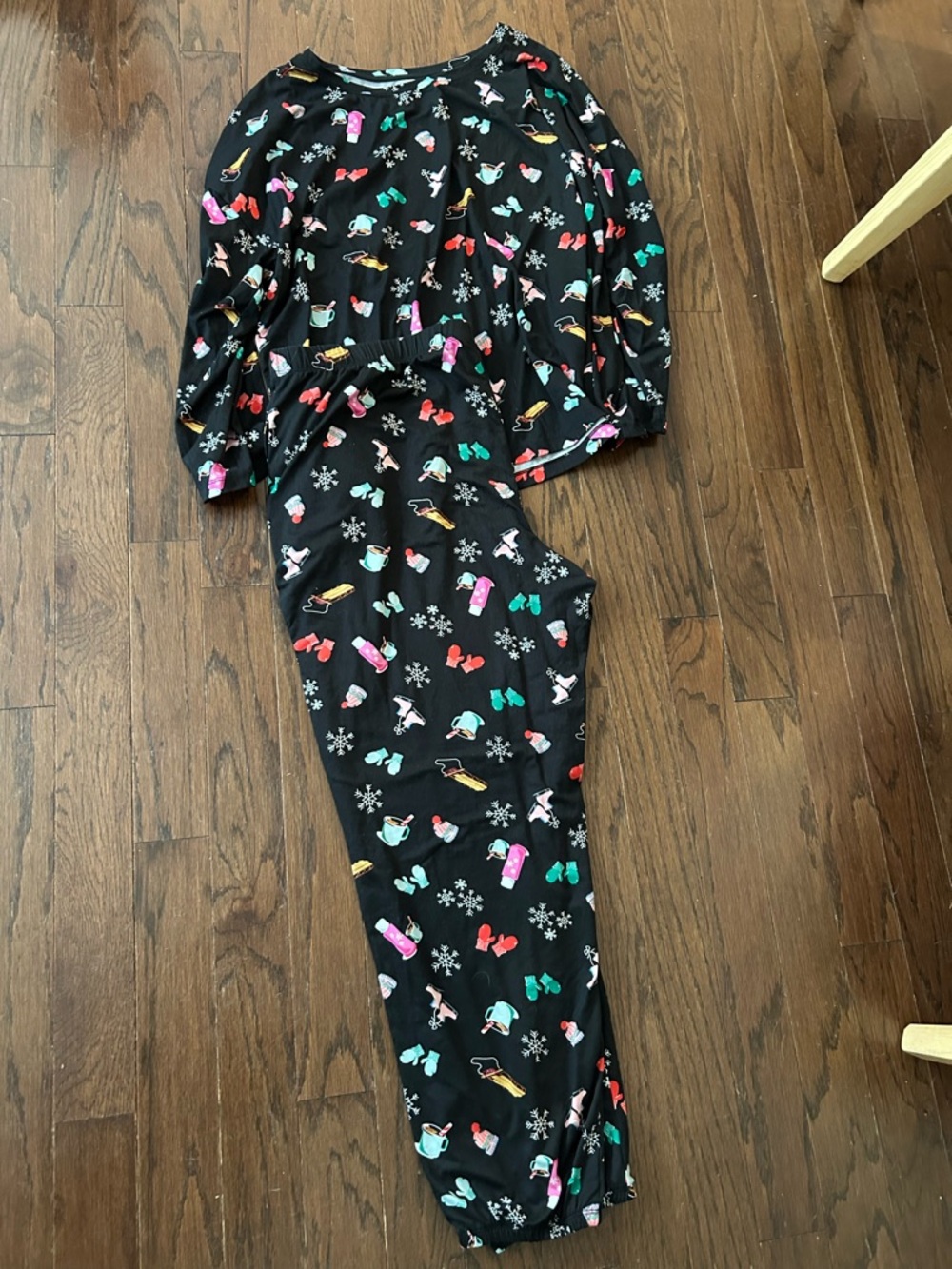 Women’s Black Holiday Print Pajama Set
